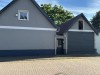 Straßenansicht mit EFH, Zugang, Garage Straßenansicht mit EFH, Zugang, Garage