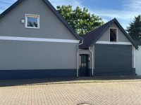Straßenansicht mit EFH, Zugang, Garage Straßenansicht mit EFH, Zugang, Garage